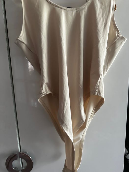 Beżowe body w rozmiarze S/M
