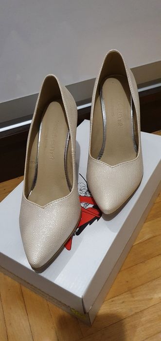 Buty na obcasie złote