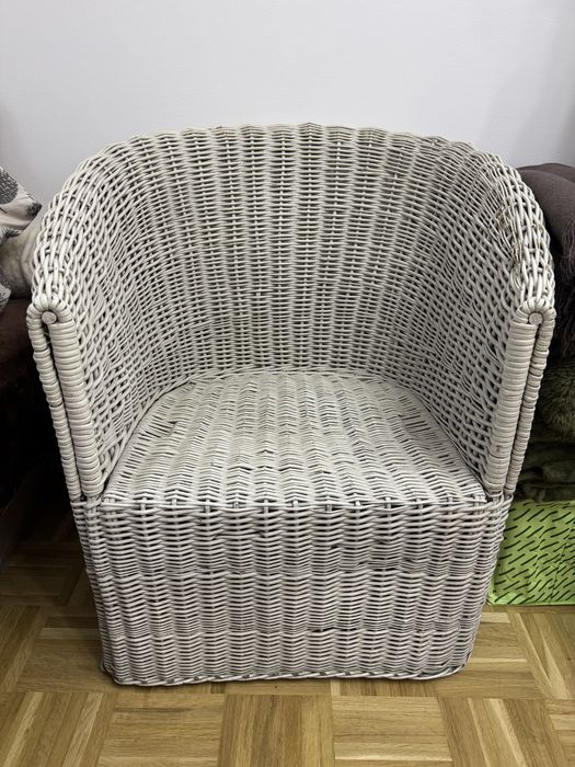 Duży fotel wiklinowy