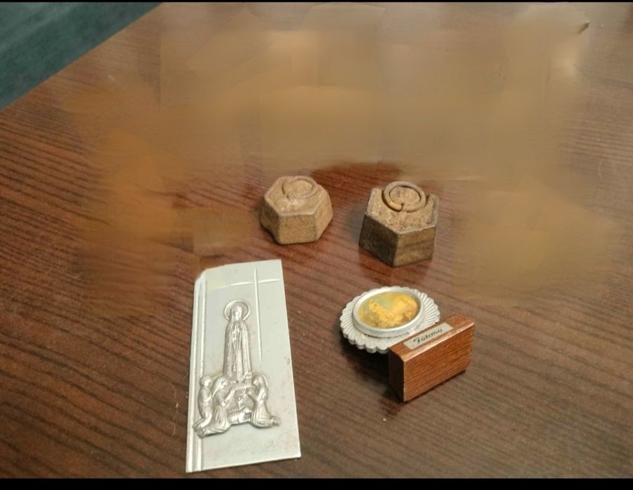 Miniaturas e pesos em ferro nossa senhora em níquel etc.