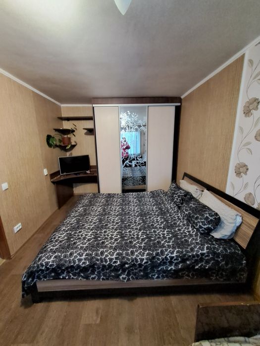 Квартира подобово. Ціна на фото 1300.  Новий рік все зайнято!