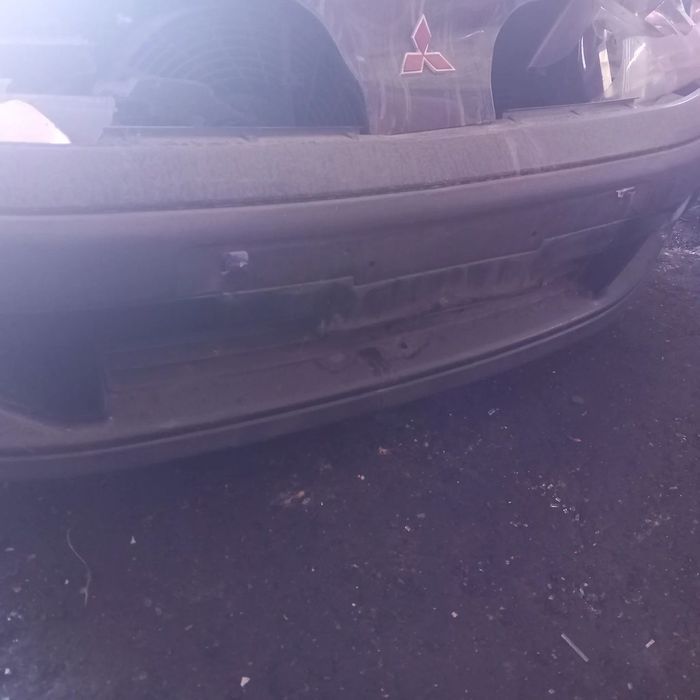 Para choques frente mitsubishi carisma ano 2002