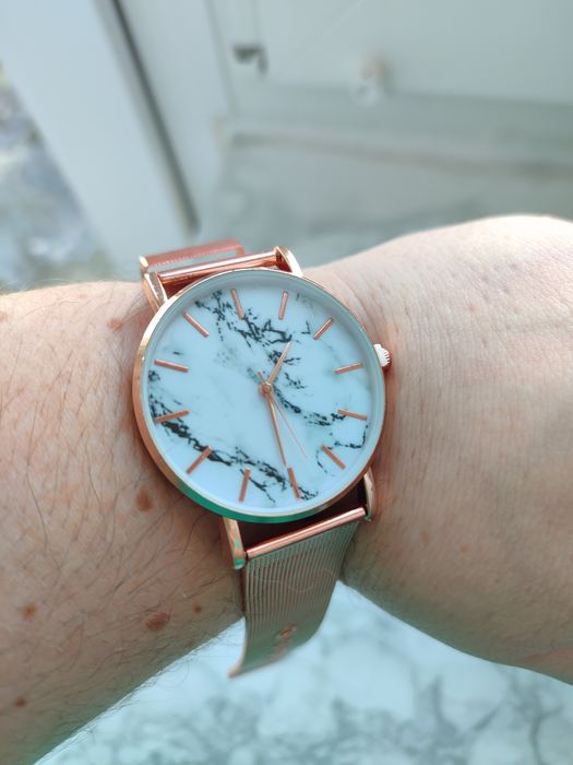 Nowy zegarek rose gold z marmurkiem.