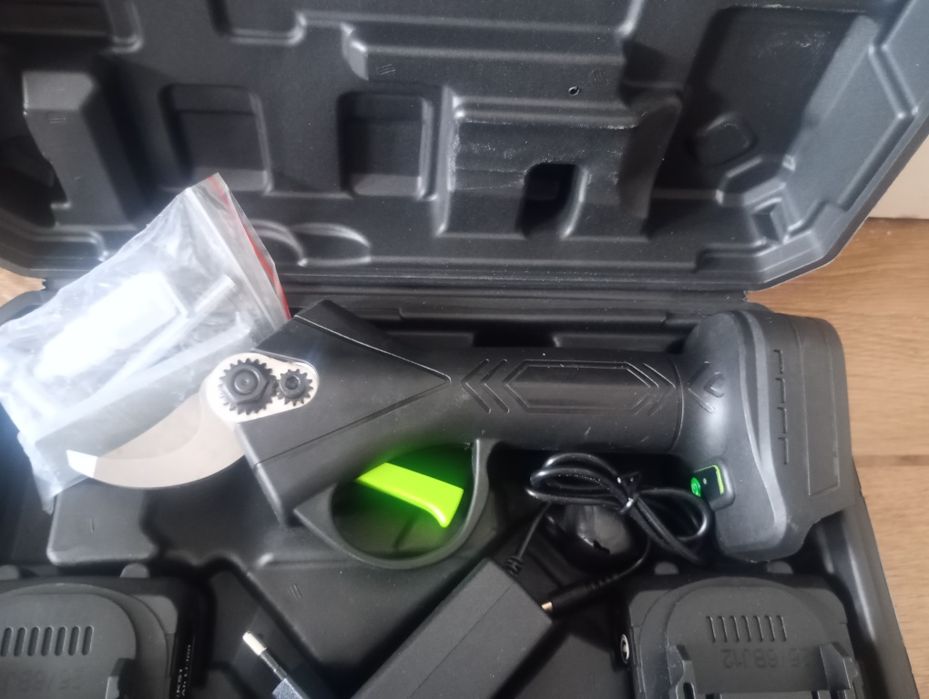 Sekator akumulatorowy isaj