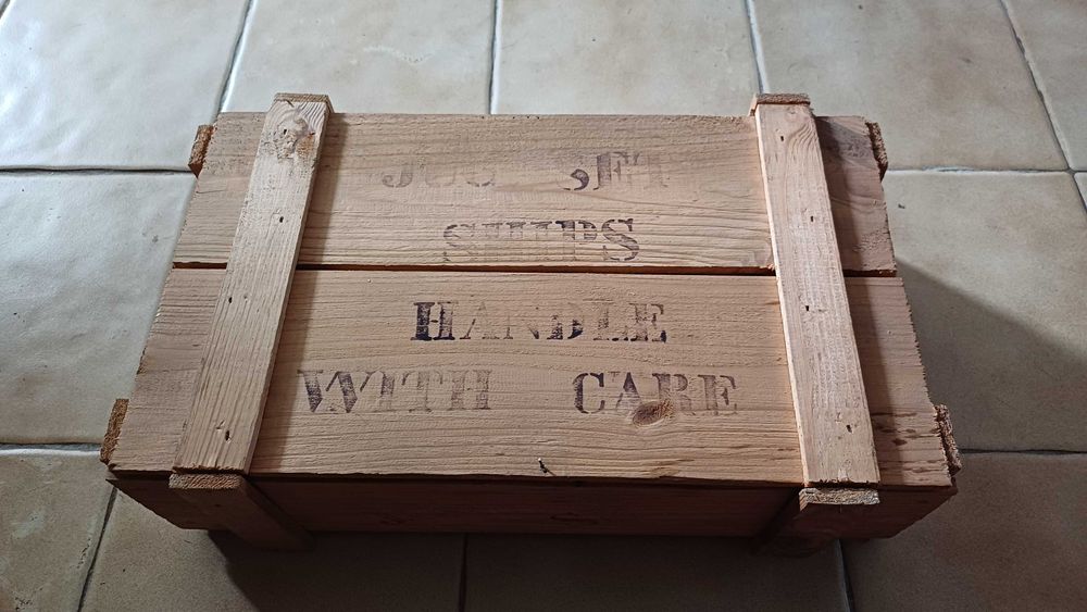 Coleção de 6 canecas incluindo caixa de madeira