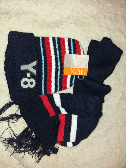 детская шапка+ шарф новые Kari