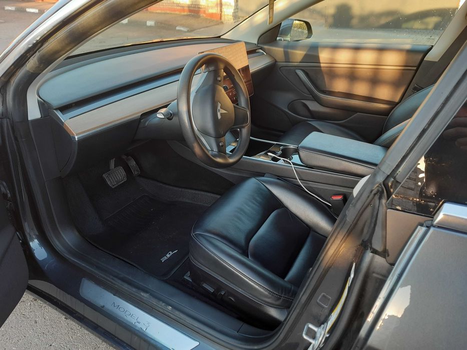 Продам Tesla model 3