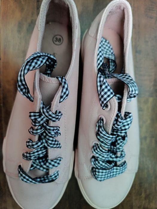 Buty damskie ze wstążką