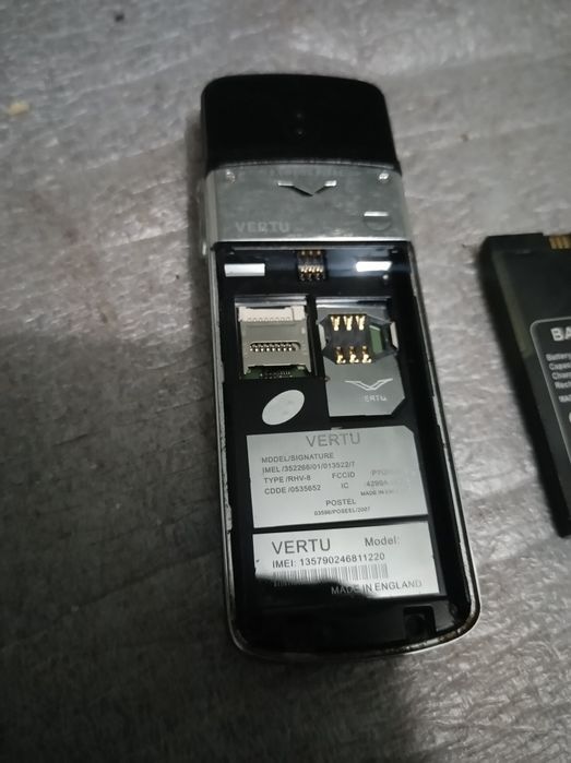 Продам телефон vertu 2007 года