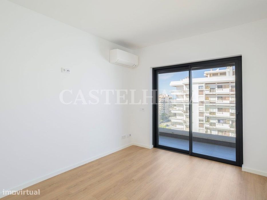 Apartamento T2 duplex, com varanda, em Faro