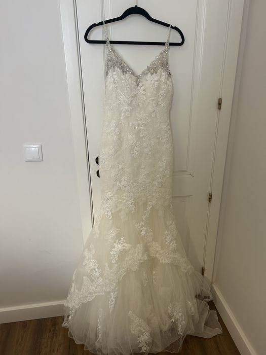 Vestido de noiva ProNovias estilo sereia,de renda francesa e pedraria