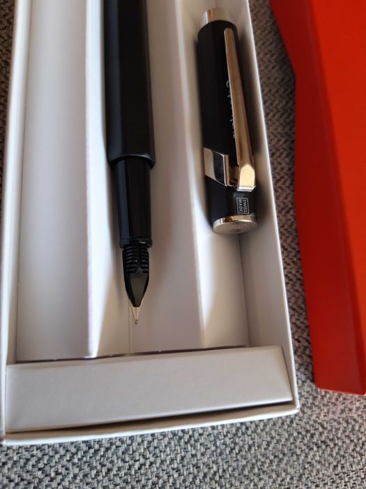 Caneta de tinta permanente Caran d'Ache - Artigo NOVO