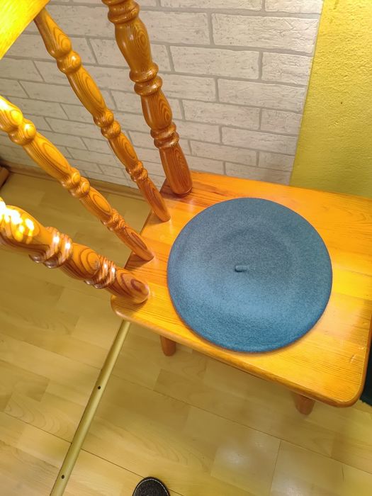 Beret wełniany damski