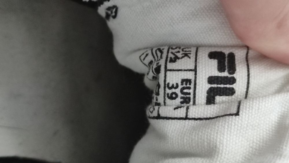 Buty tenisówki Fila czarne damskie 39