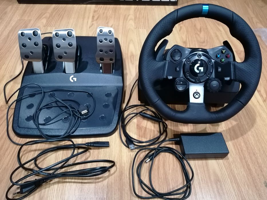 Volante Logitech G923 Xbox/PC e Cadeira Playseat Challenge
