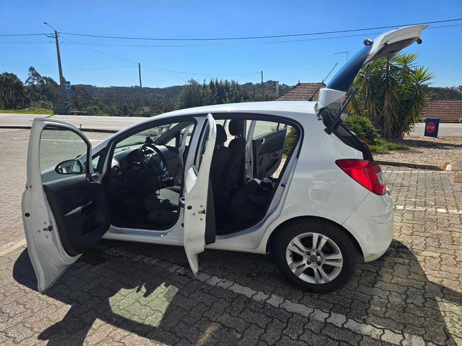 Opel Corsa 1.3 CDTI – 5 portas – 2013 – Revisão completa feita agora