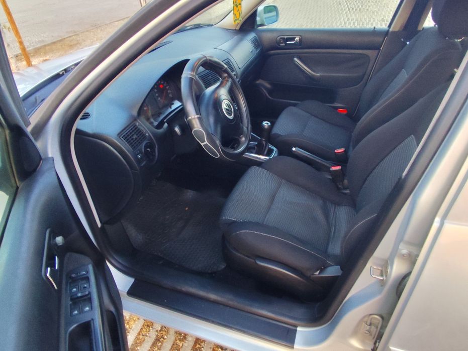 VW Golf 1.9TDi 110cv Confotline Nacional