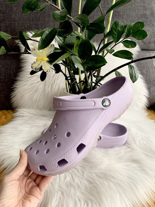 Crocs 41 liliowe logo wsuwane