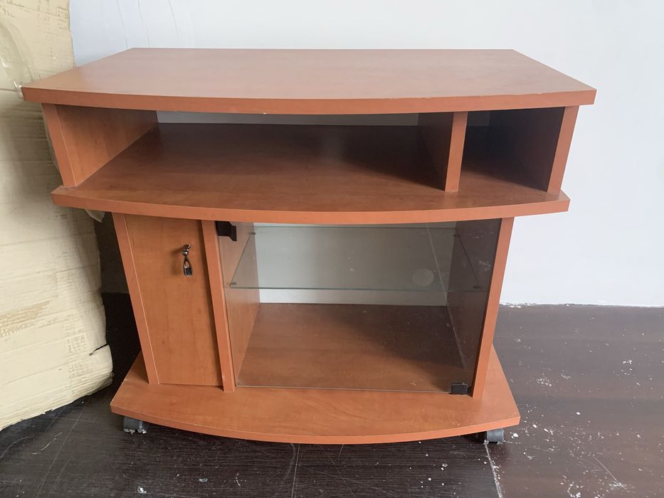 Стіл під телевізор