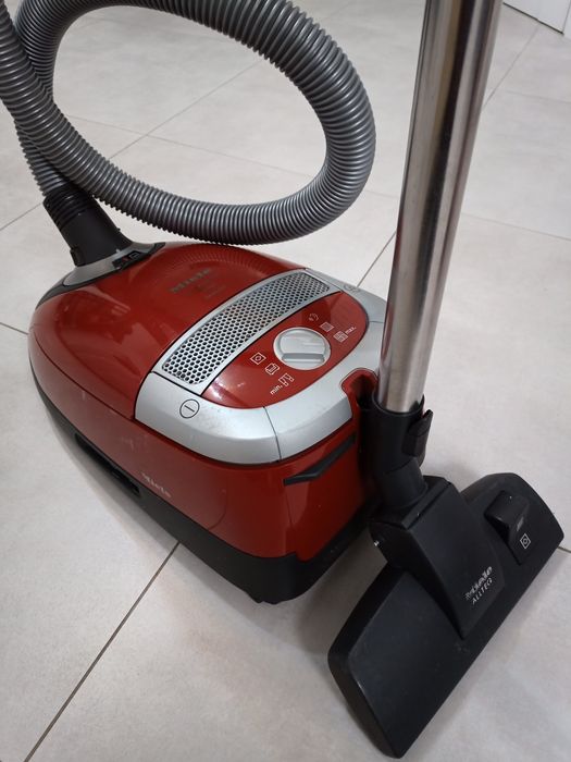 Продам пилосмок Miele C2