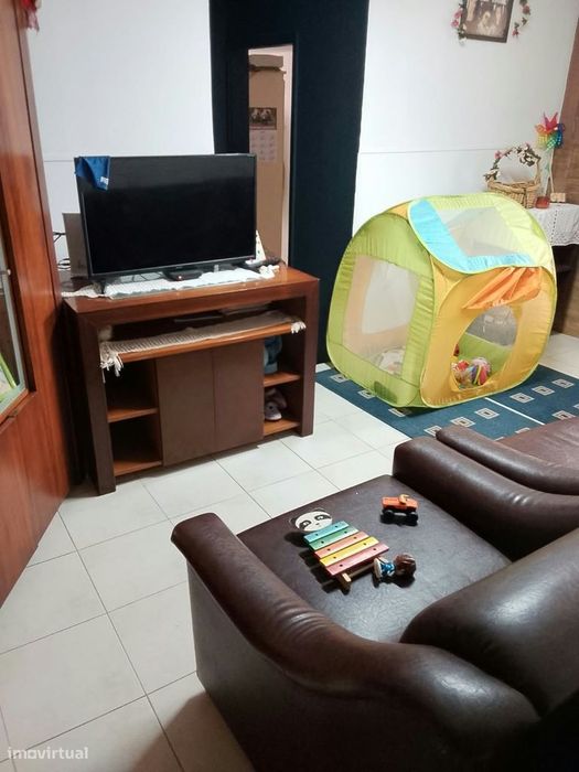 Casa com 2 quartos, arrumo   e lugar de estacionamento