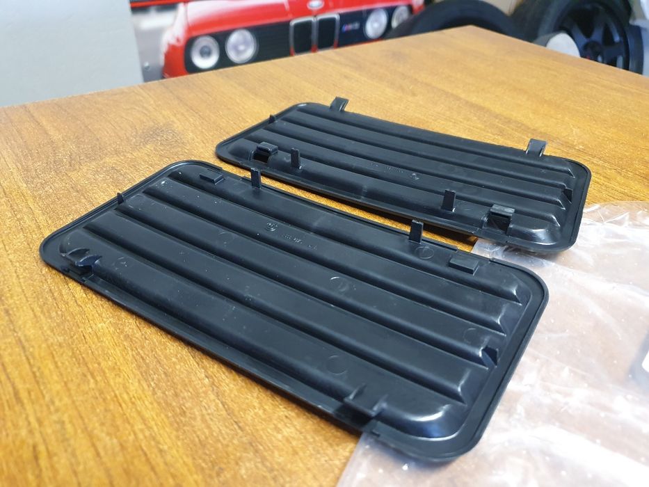 BMW E30 Zaślepki Halogenów Wąska Lampa Przedlift 1.906287 Części BMA
