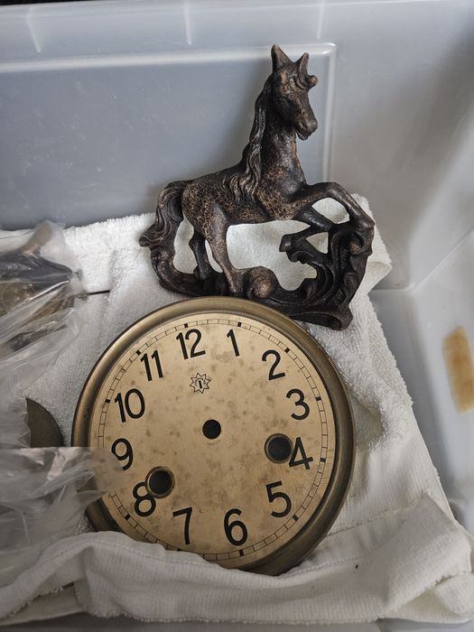 Conjunto de 3 relógios de parede muito antigos para restauro