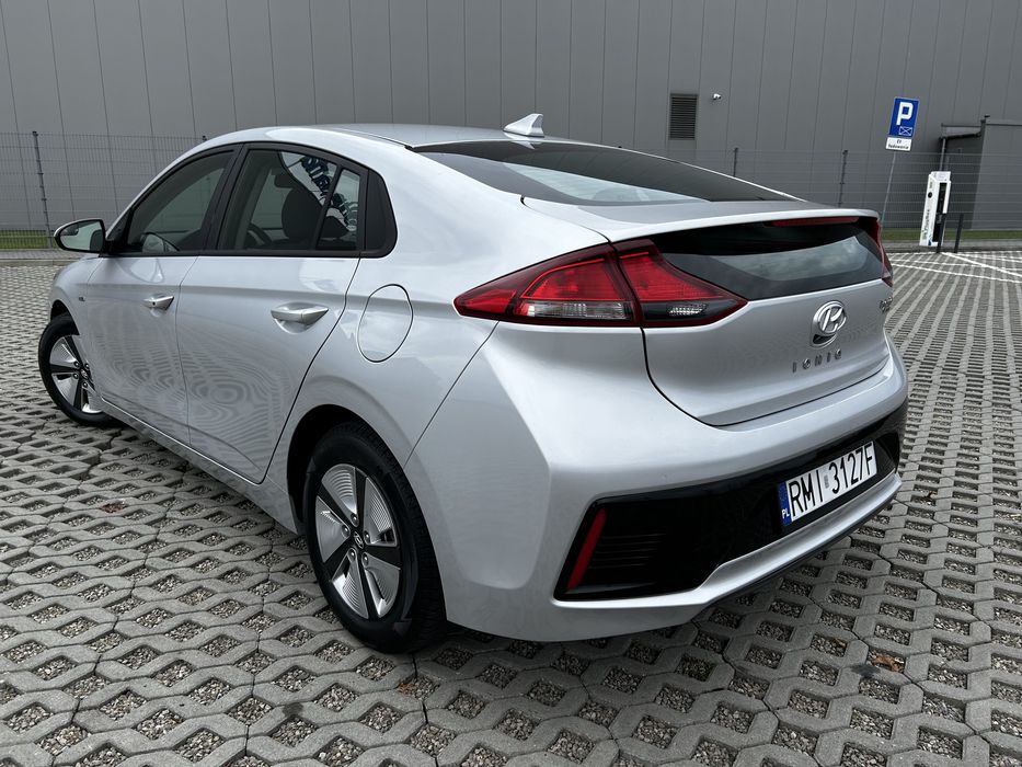 Hyundai Ioniq hybrid blue