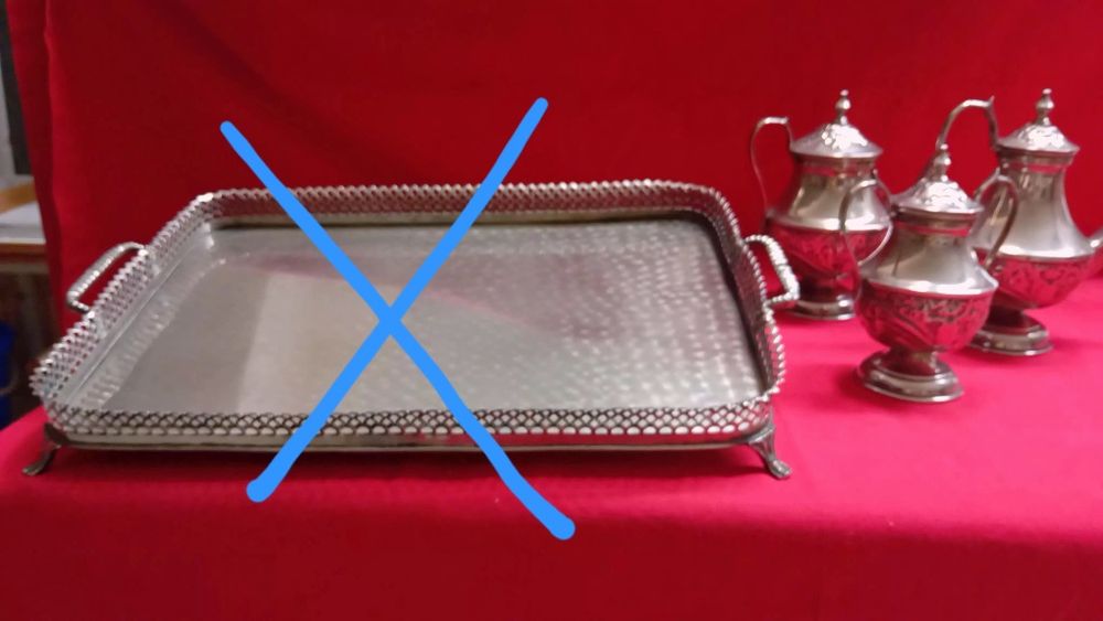 Conjunto de tabuleiro e bules em casquinha