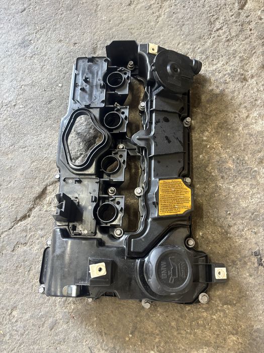 Pokrywa zaworów pokrywa zaworowa bmw e60 e61 e81 e82 e87 e88 e90 e91 e92 n43 1.8 2.0
