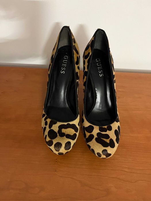 Guess: Sapatos Salto Alto (Tam 39)