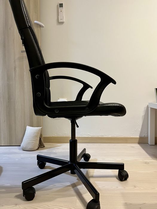 Secretária IKEA THYGE 160x80 + Cadeira de Escritório