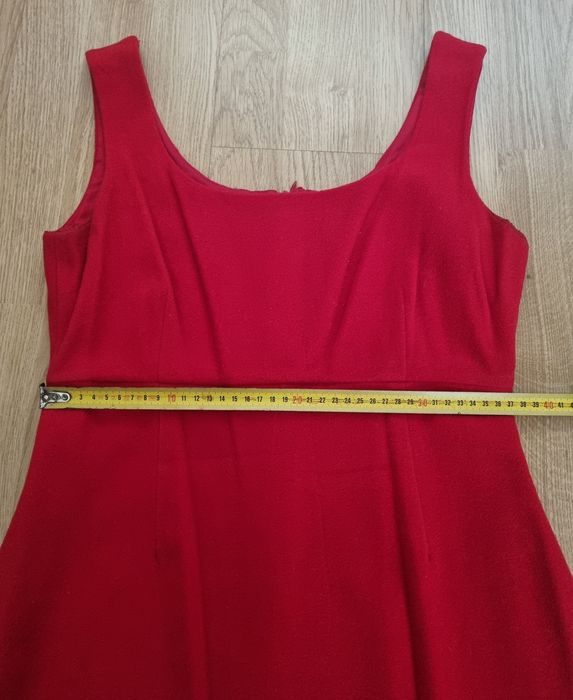Vestido vermelho de inverno, de alças, todo forrado. 40