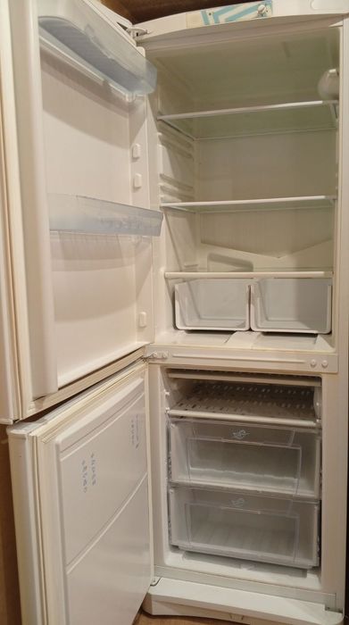 Холодильник  Indesit