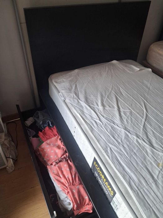 Cama solteiro com gavetas