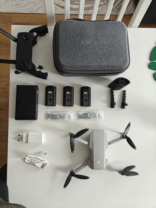 Dji Mavic Mini combo - 3 baterie z hubem do ladowania, itd.
