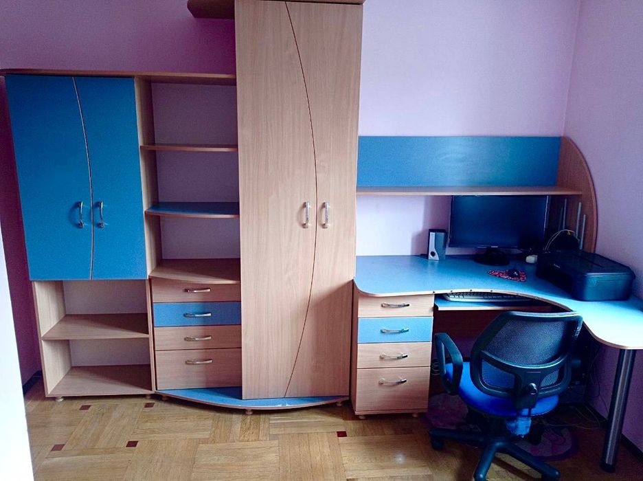 Набір меблів у дитячу кімнату