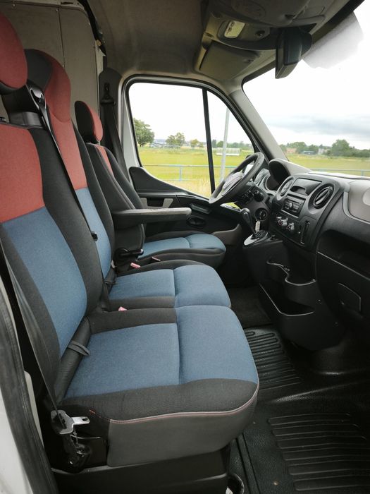 Renault Master Automat 6 osobowy 2.3d 150 km  Hak 3500  na bliźniaku