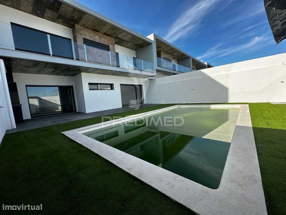 Moradia de Luxo T4 com Piscina Elvas