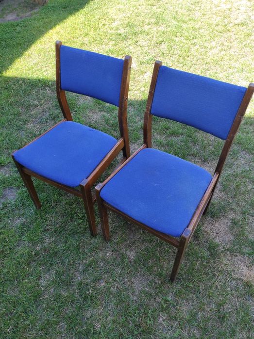 Krzesła antyki z niebieskim obiciem