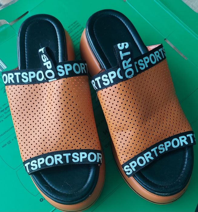 Продам шлепанцы женские