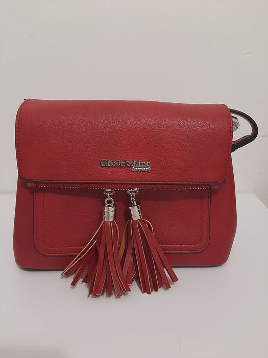 czerwona torebka na ramię