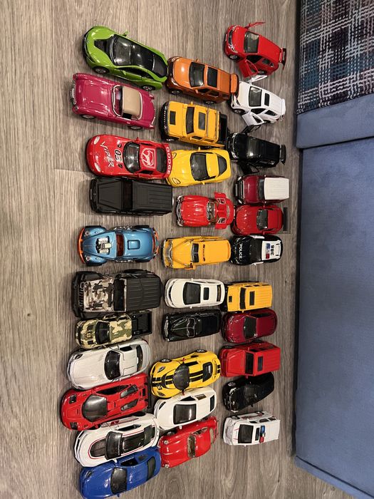 Машинки з відкриваючими дверьми