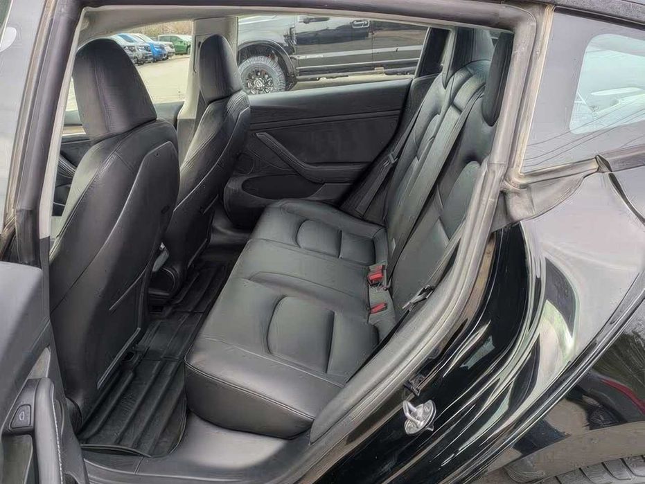 Tesla Model 3      2023