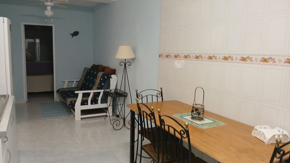 Mesa de ferro e 6 cadeiras