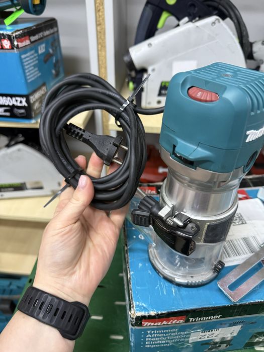 Frezarka Makita RT0702C używana sprawna
