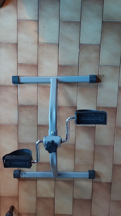Banco duche e pedaleira para idosos