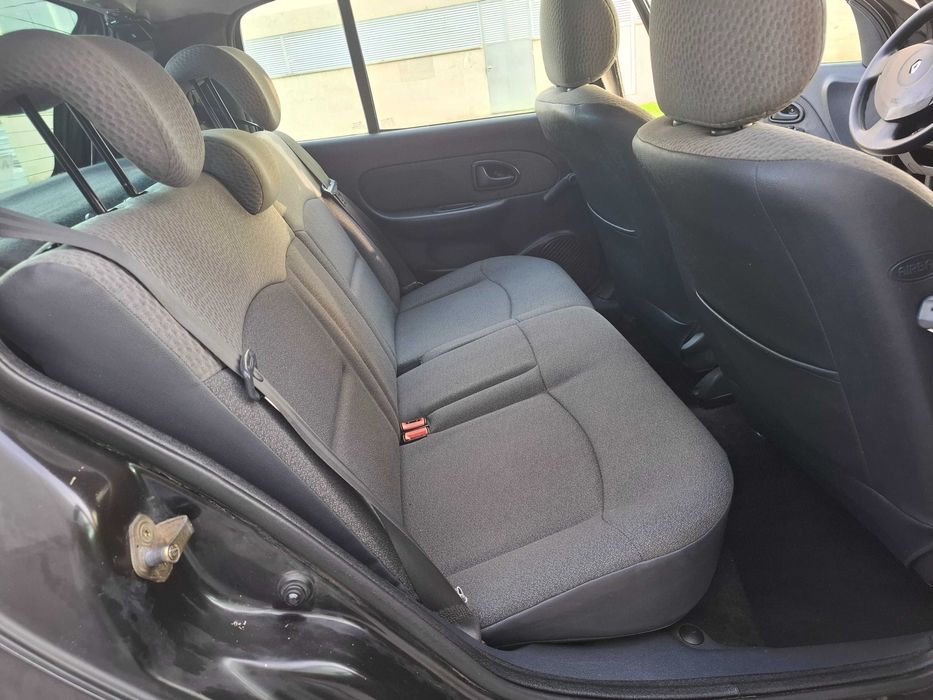 Renault Clio 1.2 16V. Expression 2004 , Muito Estimado