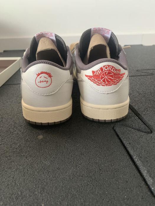 Jordan 1 low travis scott