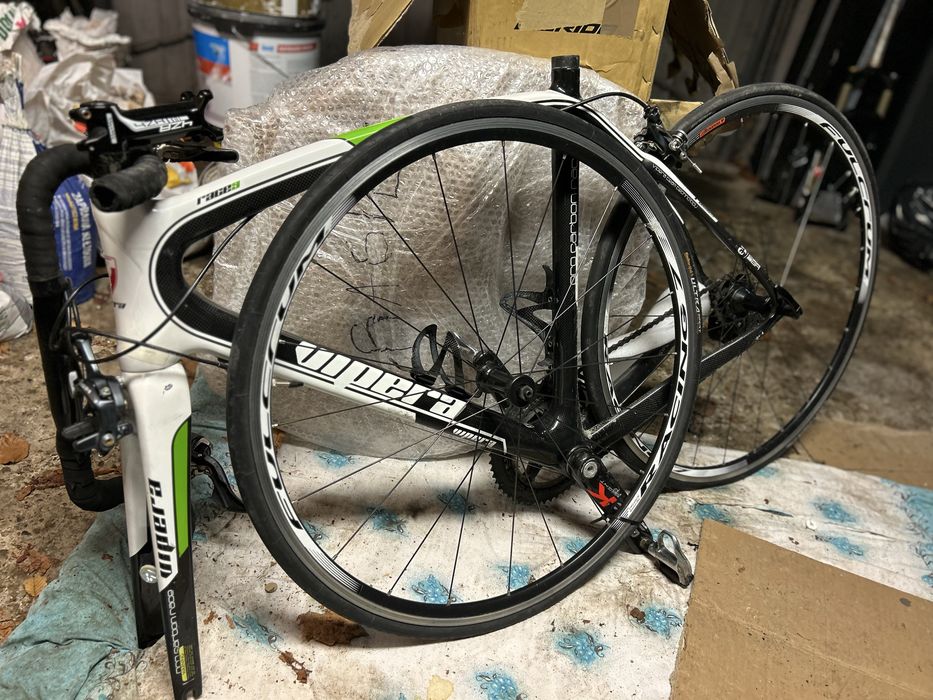 Vipera Race 9 Karbon. Ultegra i DuraAce - około 7.3kg wagi.